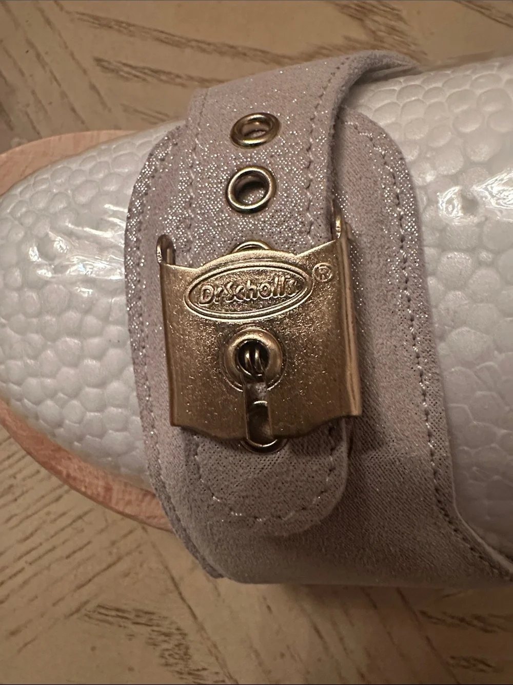 Dr.Scholl’s White Textured Leather Slide Clogs with Metallic Accent - Picture 6 of 7